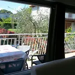 Elison Apartament *